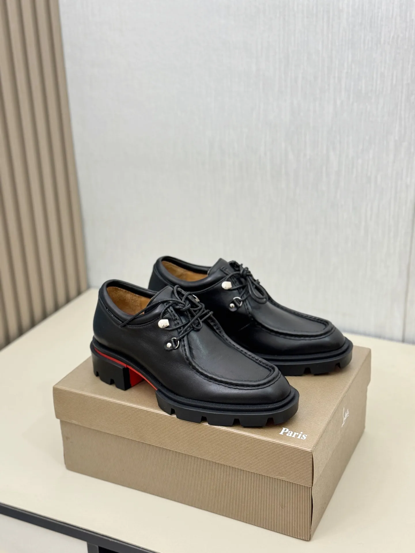 [CL～High-end men’s red-soled shoes] Top P: 880💰. Size: 39-44 (38.45.46 can be customized) 🆑Top original order purchasing agent Imported open-edge bead fabric and water-dyed cowhide inside 🉑️ Imported TPU rubber sole, wear-resistant and non-slip, full of European style.